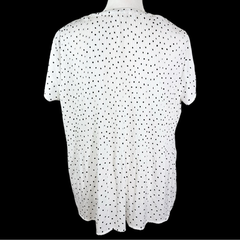 🌸Pleione- Black/White Short Sleeve V Neck Button Down Blouse- Size M - Picture 4 of 8